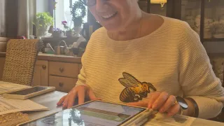 Wanda Kręciejewska-Swiokła, czyli Zielistka na starej szafie "wyrabia" Kartę Mieszkańca "Mój Szczecinek"