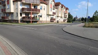 Skrzyżowanie ulicy Zielonej ze Szkolną, tędy pojadą jadący od strony ulicy Koszalińskiej